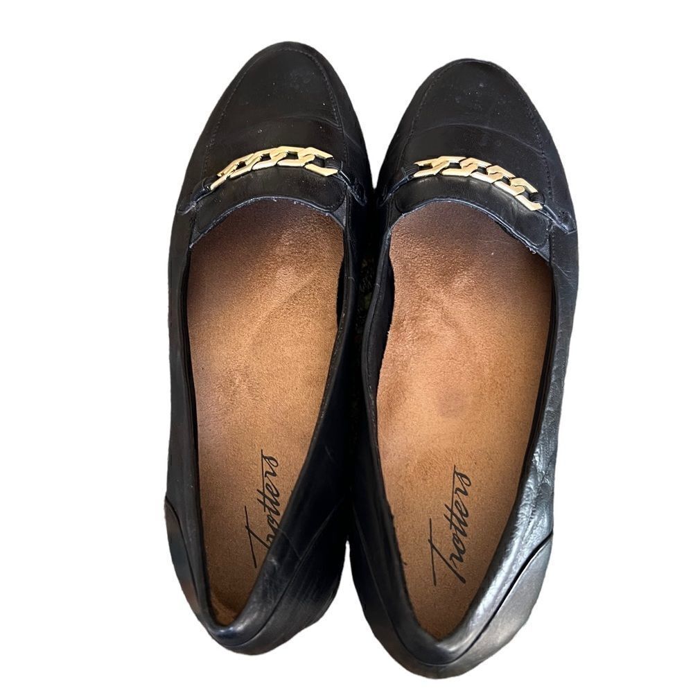 Trotters Black Leather Loafers Gold Chain Detail Quiet Luxury Women's Size 9N - Picture 5 of 8